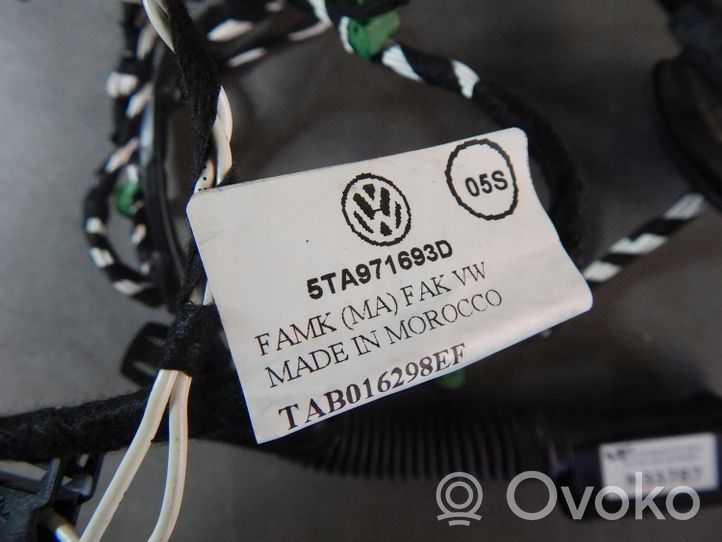 Volkswagen Touran III Faisceau de câblage de porte arrière 5TA971693D