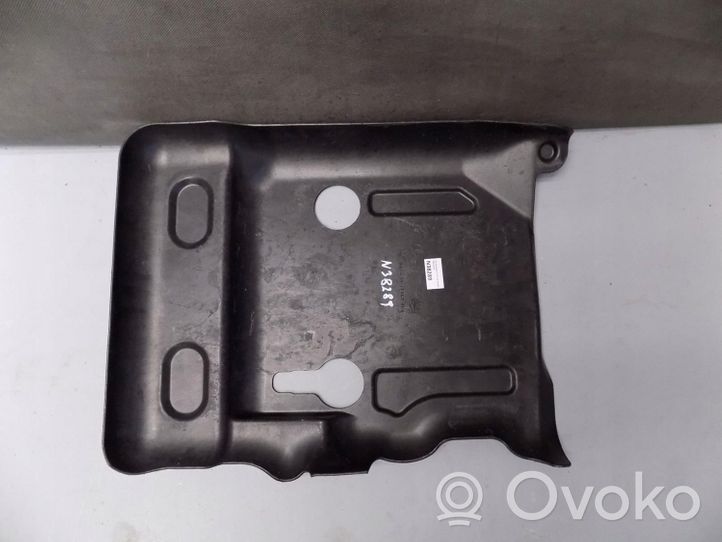 Volkswagen Touareg I Plaque de protection de réservoir de carburant 7L0201979