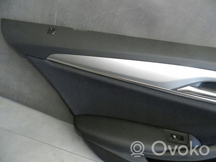 BMW 5 G30 G31 Rivestimento del pannello della portiera posteriore 60382281