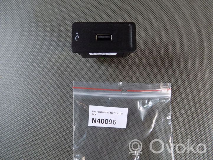 Volkswagen Touareg III Enchufe conector USB 9P1035222B