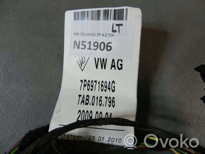 Volkswagen Touareg II EUR ISO radio connector 7P6971694G