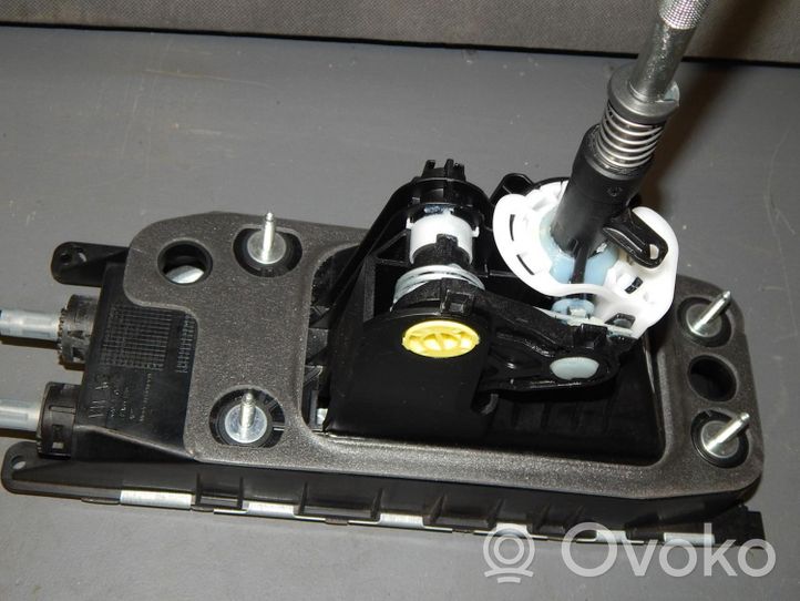 Volkswagen Golf VII Lewarek zmiany biegów / górny 5Q0711049AM