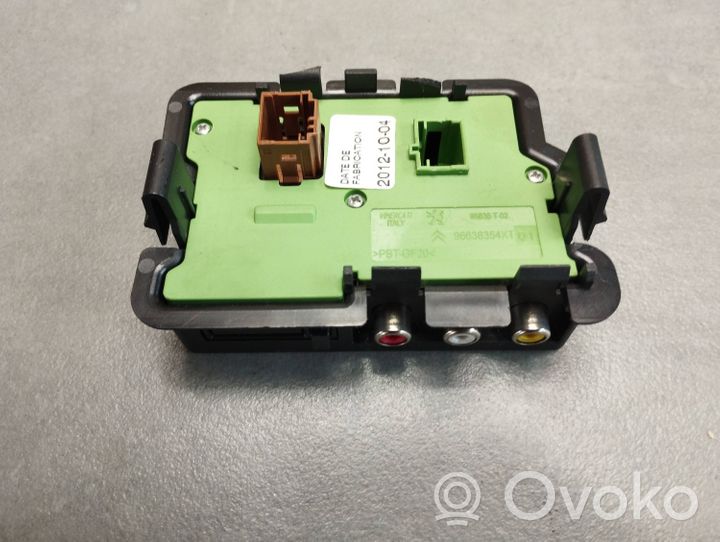 Peugeot 3008 I Connettore plug in AUX 96638354XT