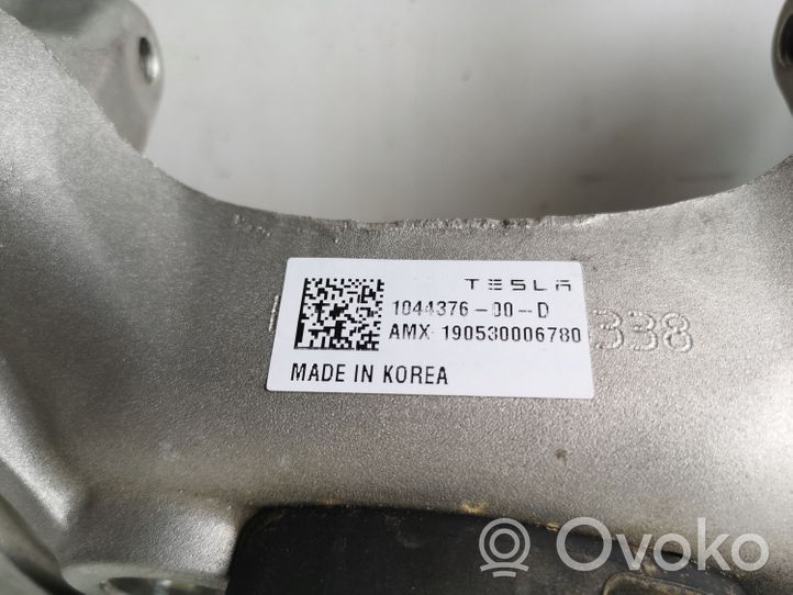 Tesla Model 3 Apatinis amortizatoriaus laikiklis 104403700C