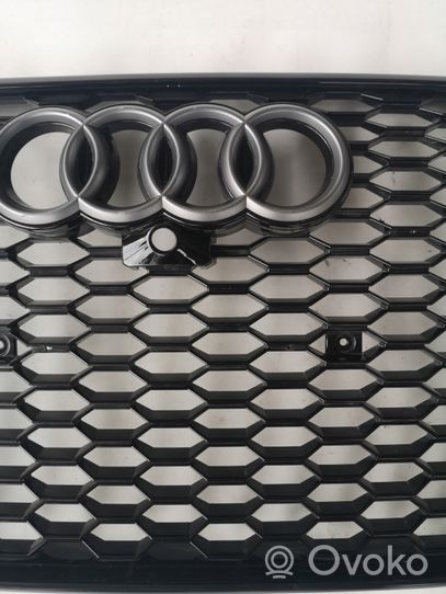 Audi RS6 C7 Etupuskurin ylempi jäähdytinsäleikkö 4G0853653N