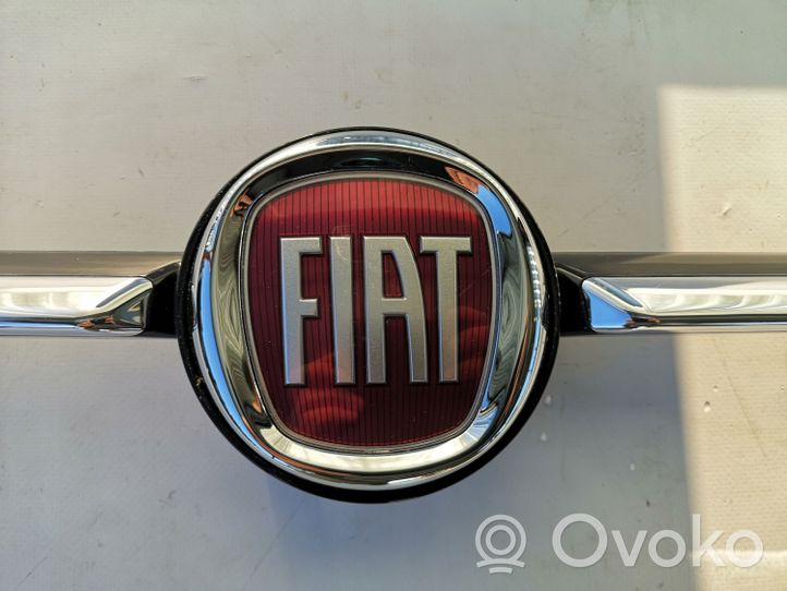Fiat 500 Grille calandre supérieure de pare-chocs avant 735637413