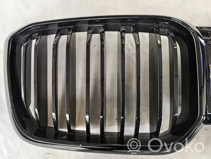 BMW X3M F97 Grille calandre supérieure de pare-chocs avant 9501170