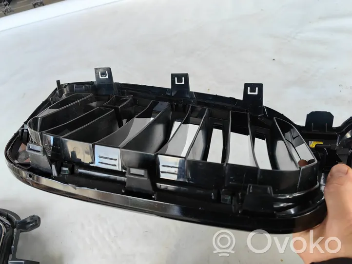 BMW X3M F97 Griglia superiore del radiatore paraurti anteriore 9501170