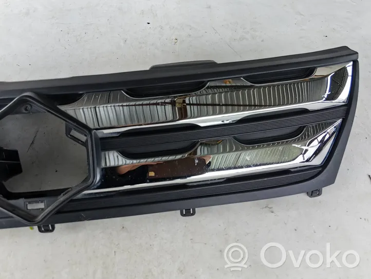 Suzuki Vitara (LY) Grille calandre supérieure de pare-chocs avant 72121-54P0