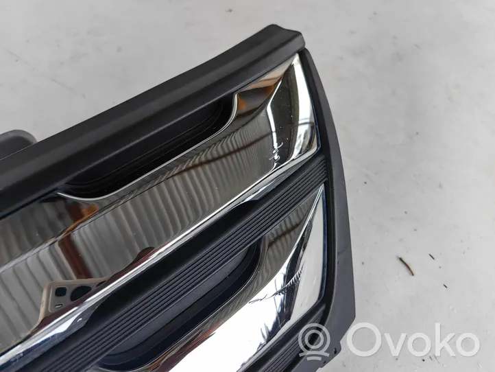 Suzuki Vitara (LY) Grille calandre supérieure de pare-chocs avant 72121-54P0