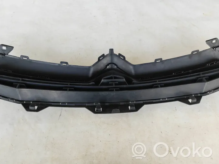 Citroen C4 II Maskownica / Grill / Atrapa górna chłodnicy 