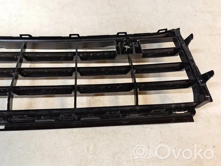 Volkswagen Golf VIII Grille inférieure de pare-chocs avant 5H0853677H