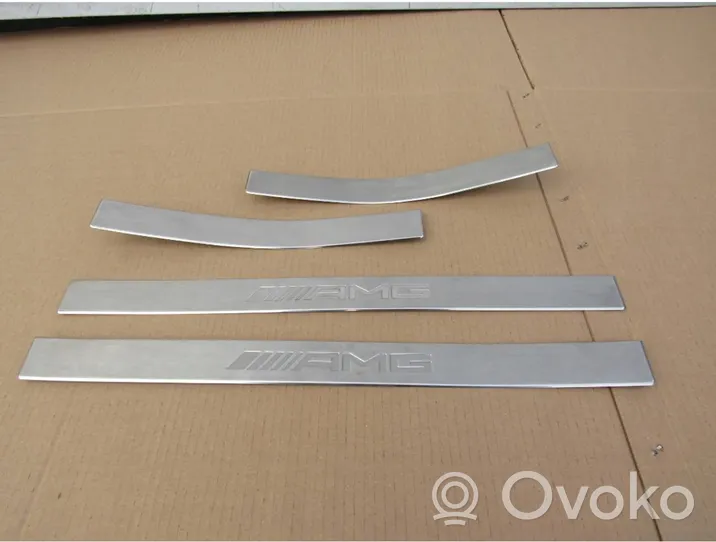 Mercedes-Benz E AMG W212 Rivestimento vano piedi laterale 