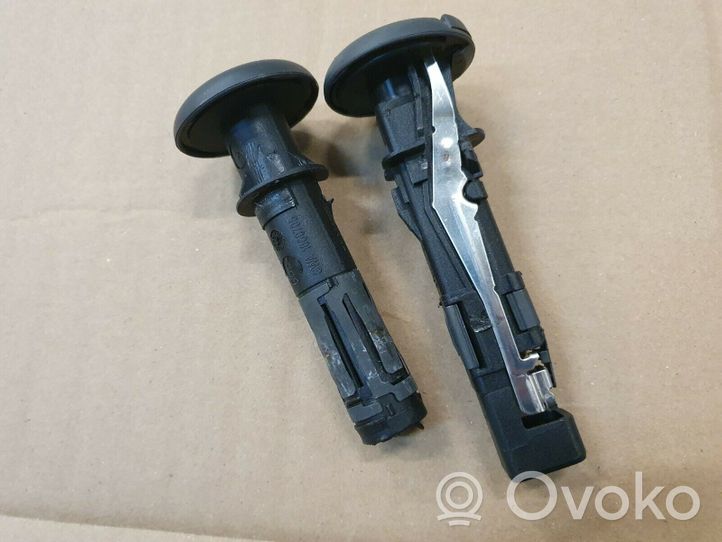 Volkswagen Amarok Garniture de siège 1T0883920C