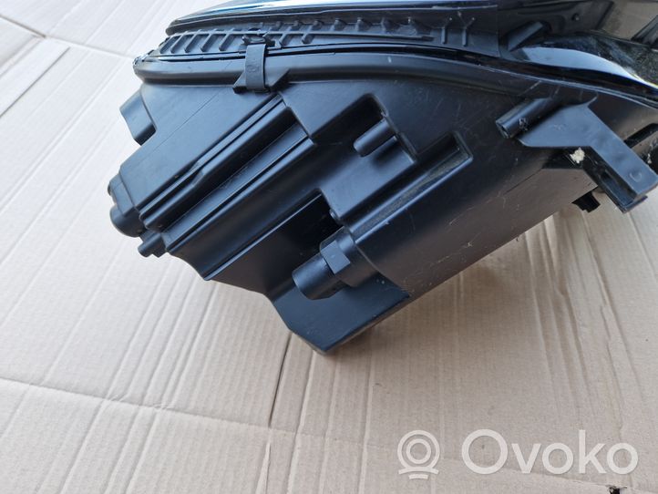 Audi A4 S4 B9 Lampa przednia 8W0941006B