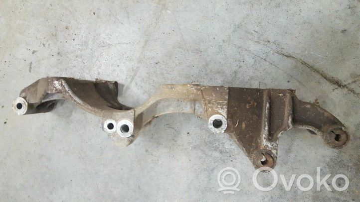 Volkswagen Golf III Support de générateur / alternateur 021260089F