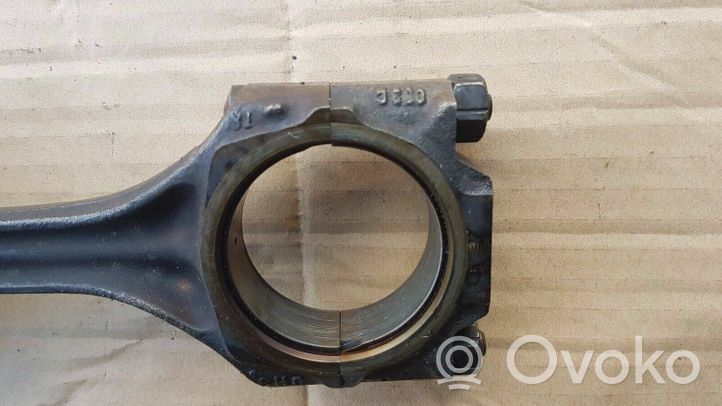 Volkswagen Corrado Piston avec bielle 027198401