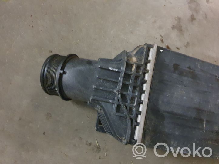 Audi A4 S4 B9 Chłodnica powietrza doładowującego / Intercooler 8W0145805N