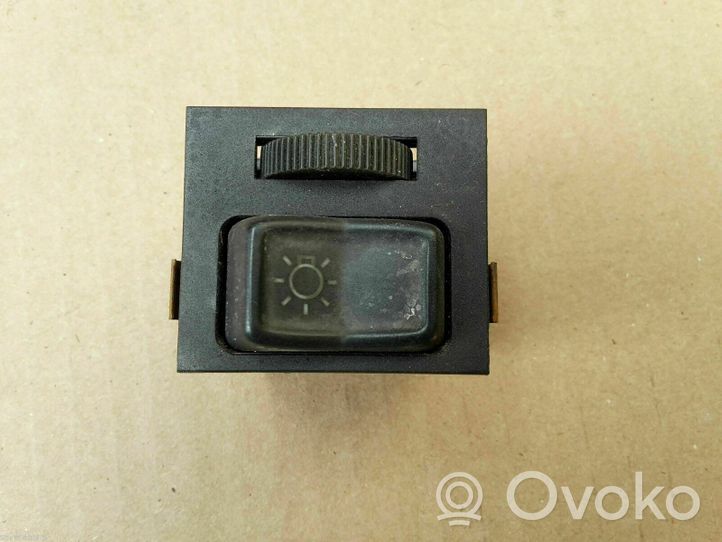 Volkswagen Jetta I Light switch 321941531K