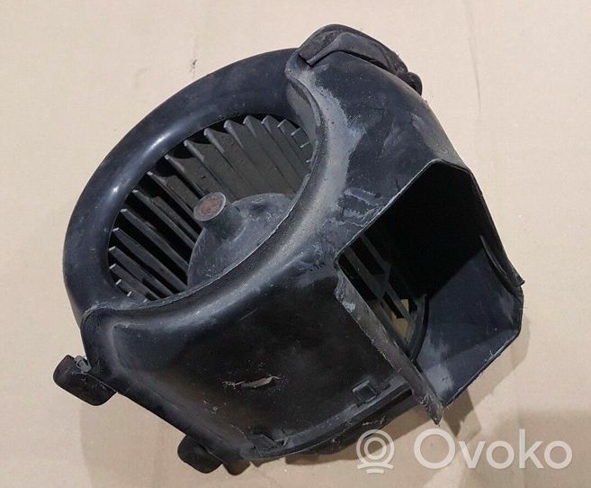 Volkswagen Scirocco Pečiuko ventiliatorius/ putikas 321819021A
