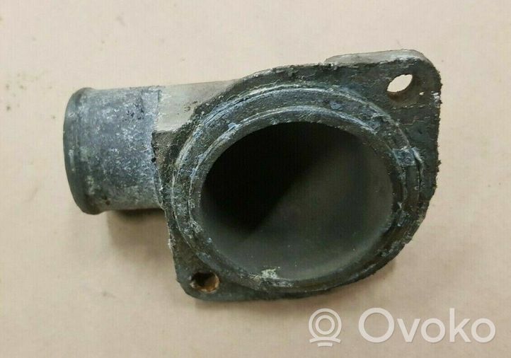 Volkswagen Jetta I Tuyau de liquide de refroidissement moteur 056121121A