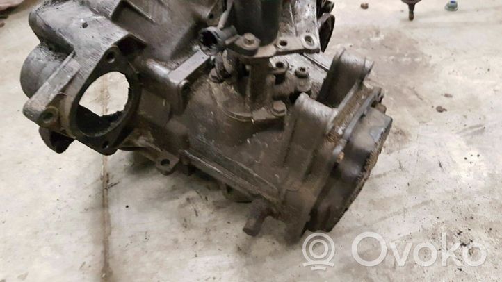 Volkswagen Corrado Mechaninė 5 pavarų dėžė AYK26011