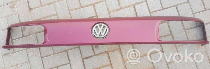 Volkswagen PASSAT B3 Etupuskurin ylempi jäähdytinsäleikkö 357853653