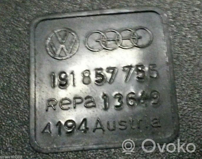 Volkswagen Golf I Boucle de ceinture de sécurité avant 191857755