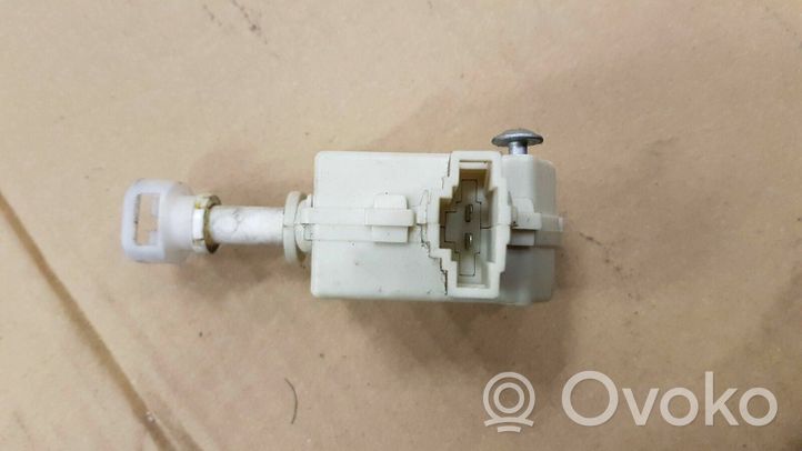 Volkswagen PASSAT B7 Serratura del tappo del serbatoio del carburante 3C0810773