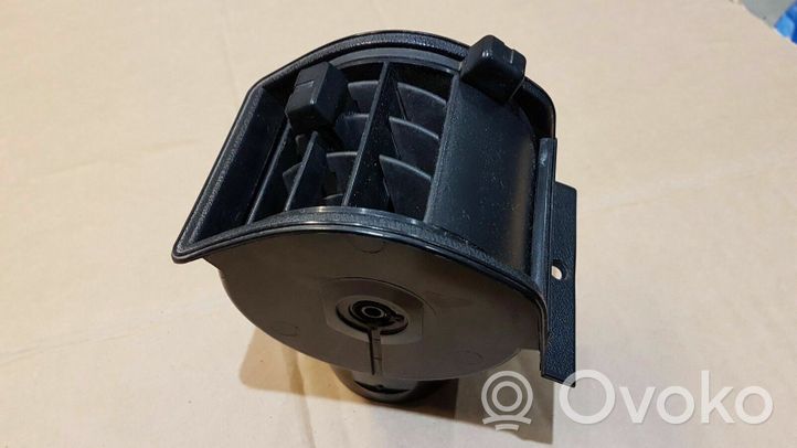 Volkswagen Jetta I Copertura griglia di ventilazione laterale cruscotto 161819701