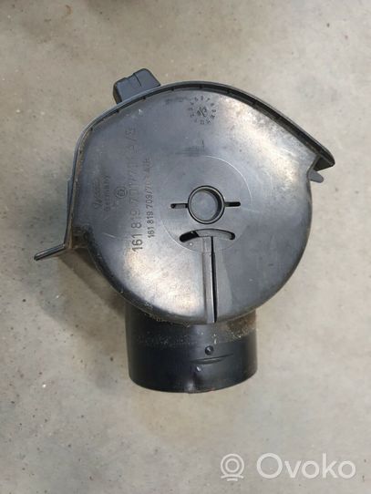 Volkswagen Jetta I Copertura griglia di ventilazione laterale cruscotto 161819701