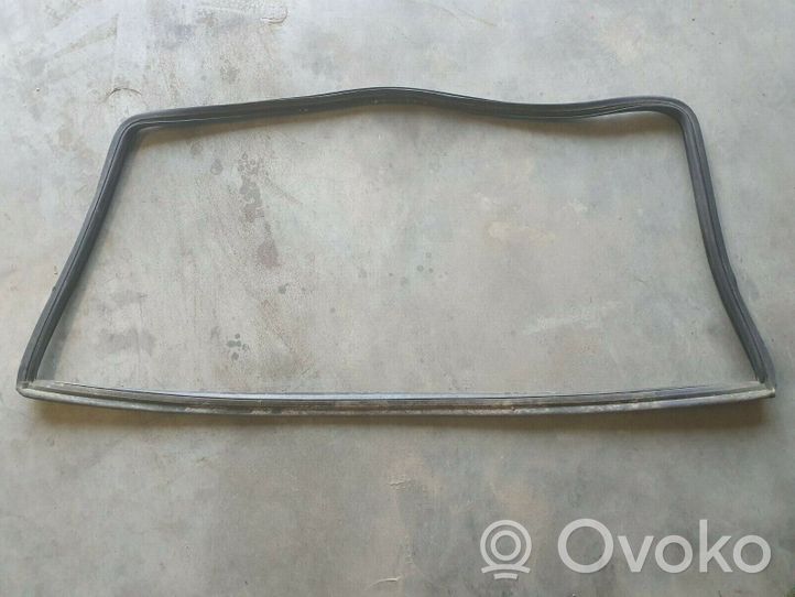 Volkswagen Jetta I Rubber seal tailgate window/glass 161845521