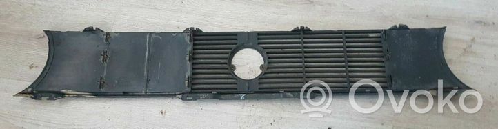 Volkswagen Golf I Grille calandre supérieure de pare-chocs avant 171853653D