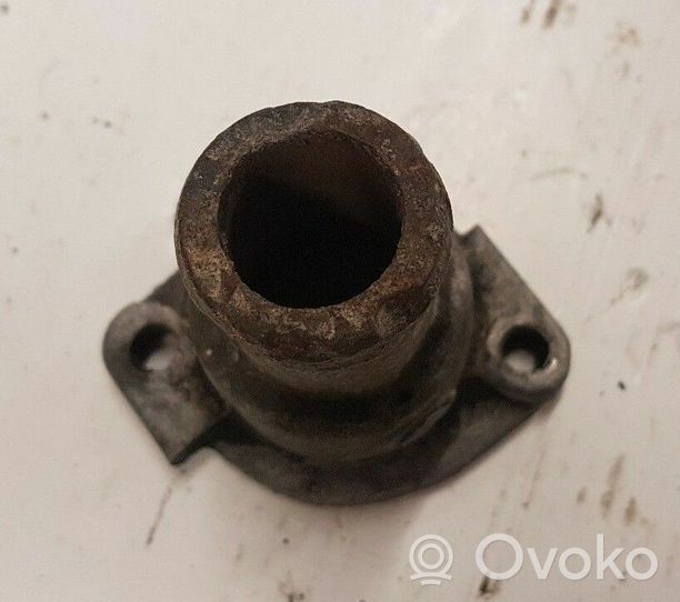 Volkswagen Jetta I Tubo flessibile del liquido di raffreddamento del motore 068121145L