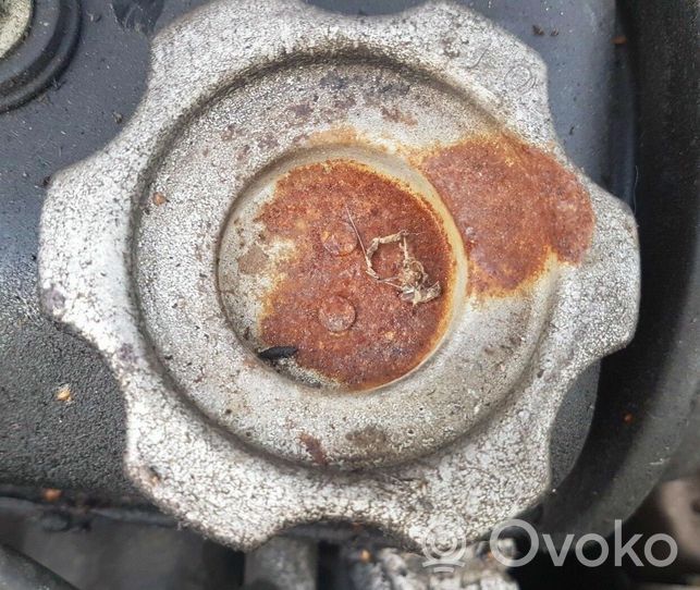 Honda Civic III Öljysäiliön täyttöaukon korkki OIL