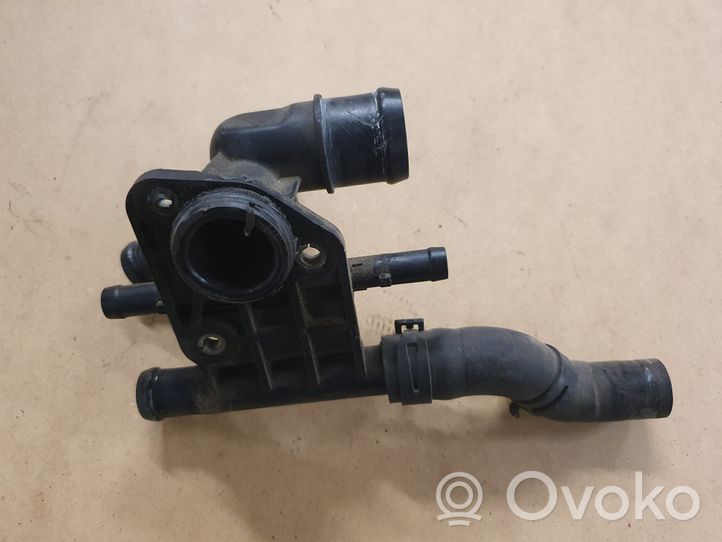 Volkswagen Golf V Tuyau de liquide de refroidissement moteur 06F121133H