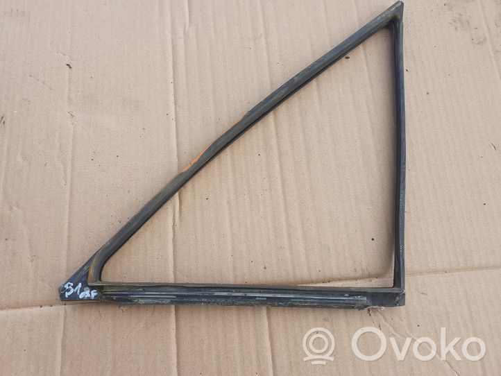 Volkswagen PASSAT Joint de fenêtre de porte avant coupé 823845118A