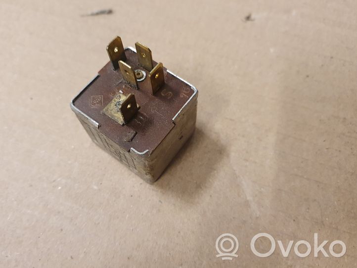 Volkswagen PASSAT Light relay 411941583B