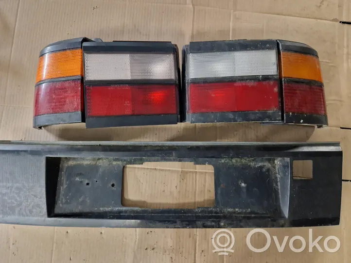 Volkswagen PASSAT B3 Galinių žibintų komplektas 333945108