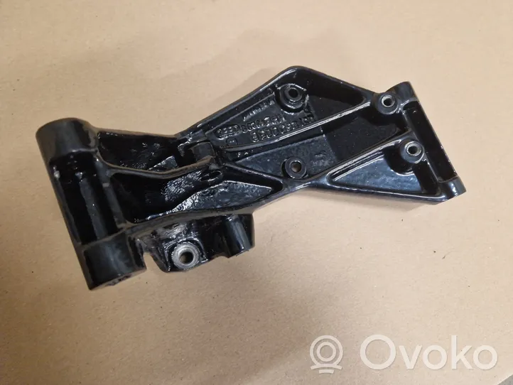 Volkswagen PASSAT B3 Support de compresseur de clim 051260885B