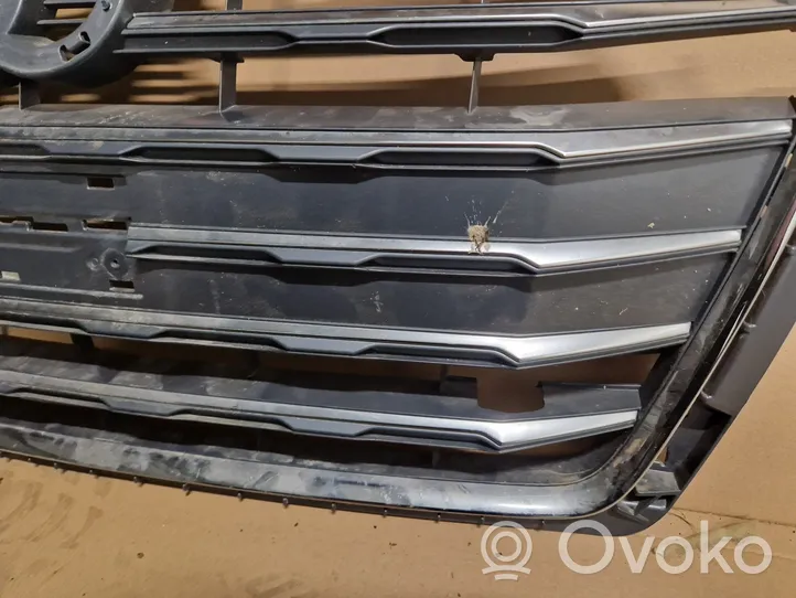 Audi A5 Maskownica / Grill / Atrapa górna chłodnicy 8W6853651AB