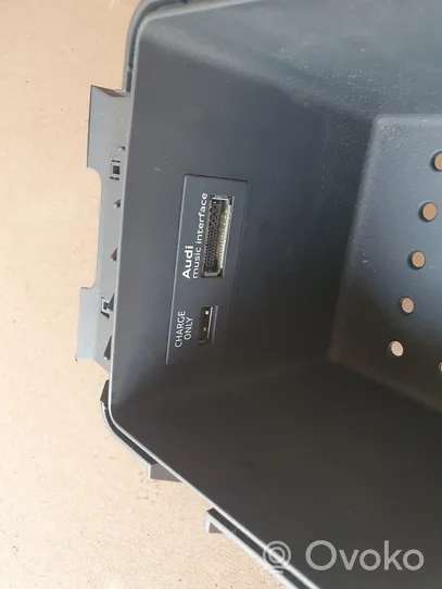 Audi RS3 USB socket connector 5Q0035736A