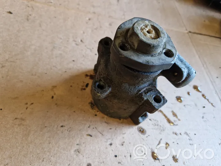 Volkswagen Golf III Pompe de direction assistée 1H0422155