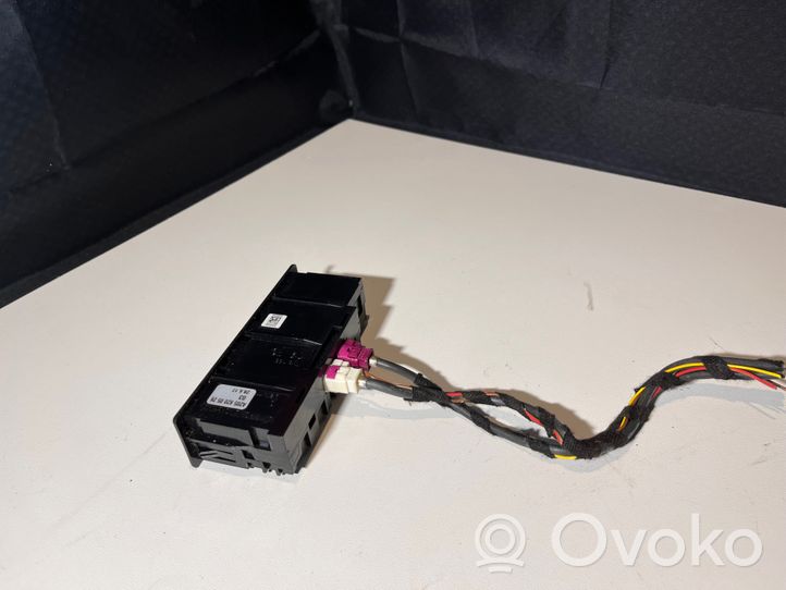 Mercedes-Benz C AMG W205 USB socket connector A2058200526