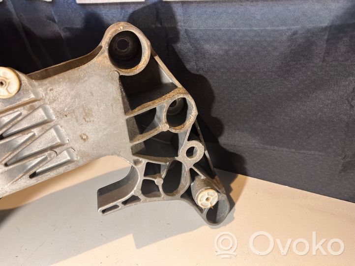 BMW 7 G11 G12 Support de boîte de vitesses 6861580