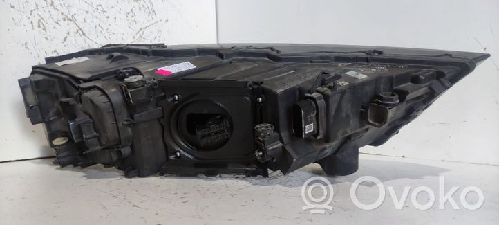 Audi Q7 4M Передняя фара 4M0941035