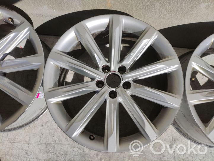 Audi A7 S7 4G Felgi aluminiowe R18 4G8601025