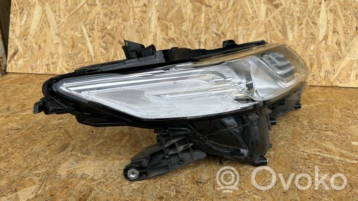 Toyota Camry Lampa przednia 