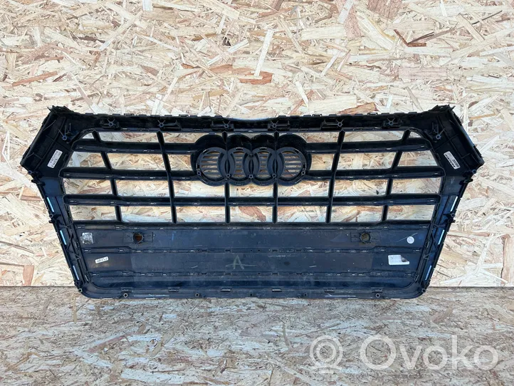 Audi Q5 SQ5 Grotelės viršutinės 80A853651