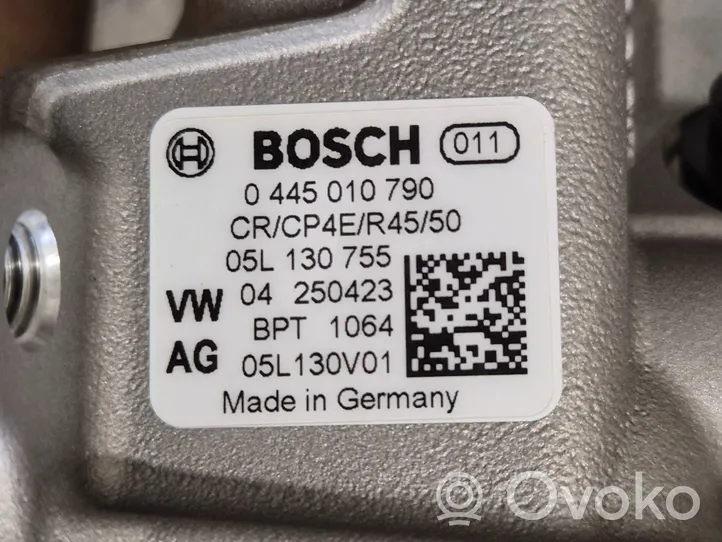 Volkswagen PASSAT B8 Polttoaineen ruiskutuksen suurpainepumppu 05L130755